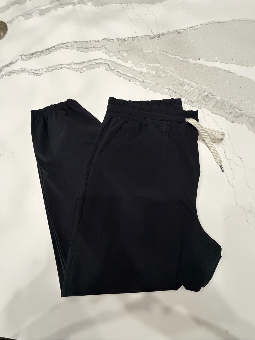 Vuori Black Elastic Waist Ankle Joggers